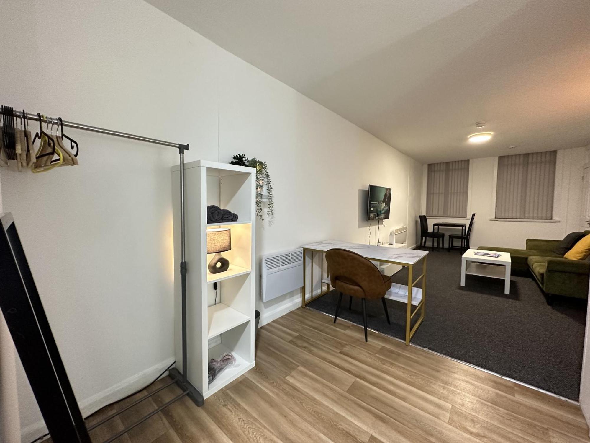 Cosy Escape In With Netflix Apartment *